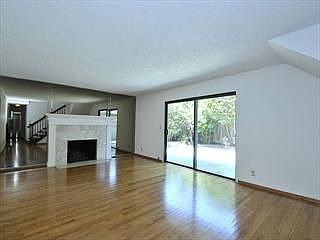5th image of 1633 Hyacinth Ln