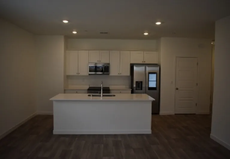 4486 N San Clemente Ave — Photo 11