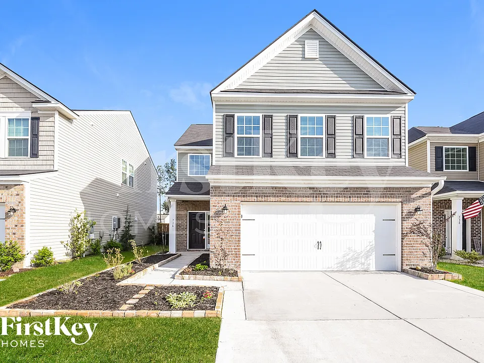 736 Redbud Ln