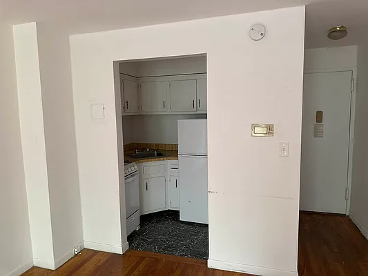 Rented by Eric Goodman Realty Corp | media 9