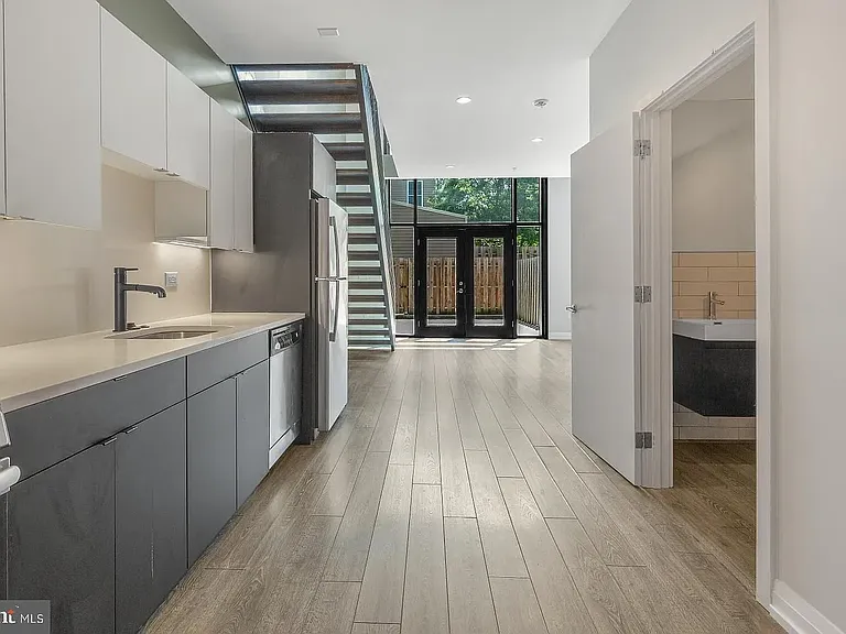 512 E Girard Ave #103 — Photo 6