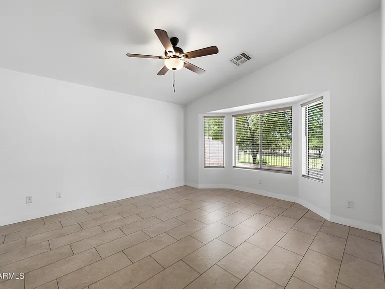 1616 E Desert Ln — Photo 12