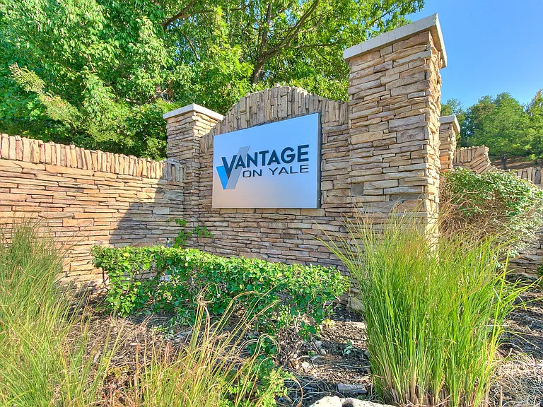 Vantage on Yale — Photo 55