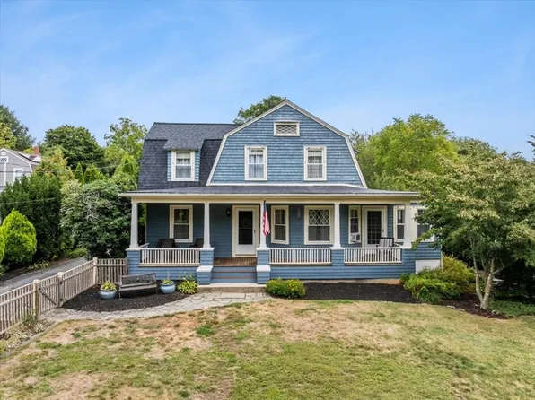 147 Elm St, Swansea, MA 02777