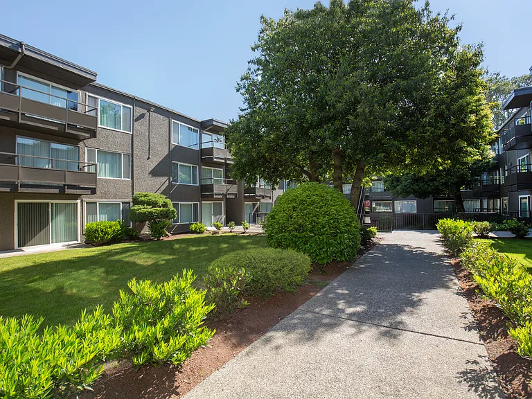 Garden Court — Photo 1