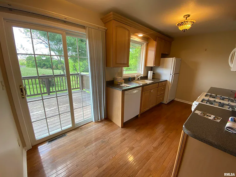 6525 N Kramm Rd — Photo 15