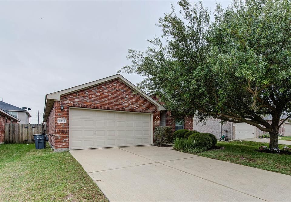 1st image of 2707 Lakecrest Forest Dr