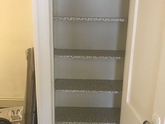 4th image of 2247 35th St APT 2R