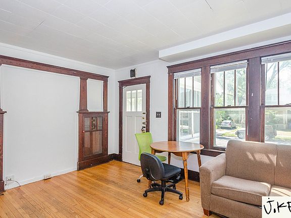 4th image of 931 Dewey Ave