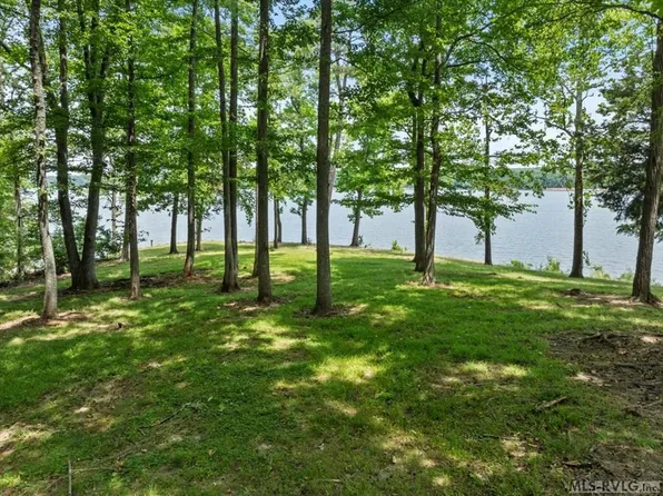 334 Lakeview Ln, Buffalo Jct, VA 24529