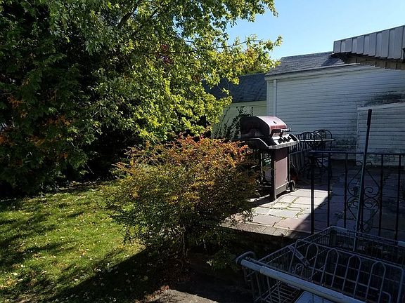 4th image of 17 Lawson Ave