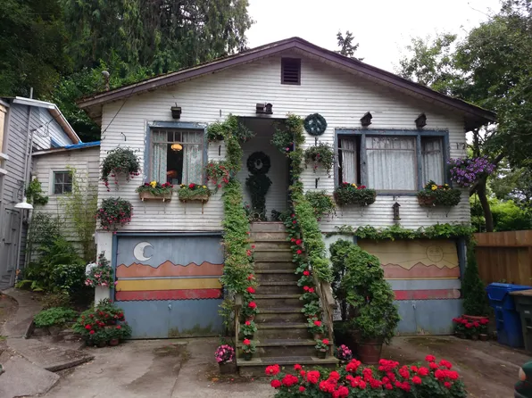 2456 Wickstrom Pl SW, Seattle, WA 98116