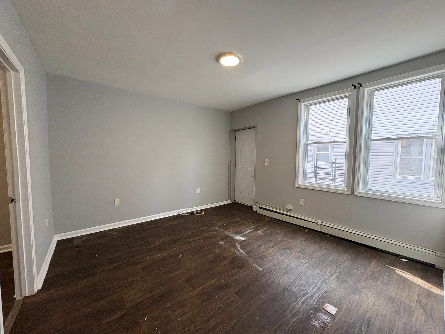3 bed, 1050 sqft, $2,100 — Photo 3
