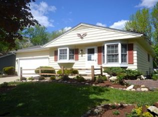 325 Gale St, Elgin, IL 60123