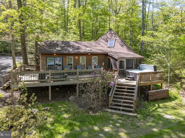 588 Lake Forest Dr, Oakland, MD 21550