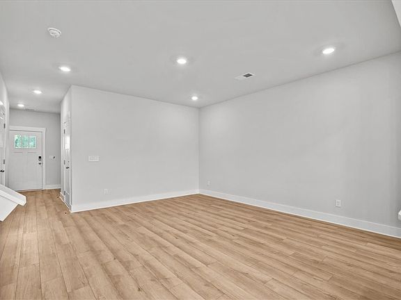 5th image of 302 Marston Ln