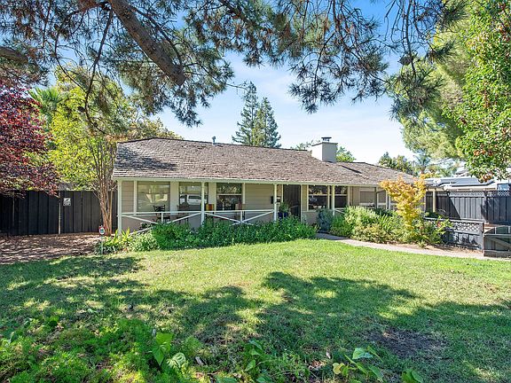3rd image of 14487 Bercaw Ln