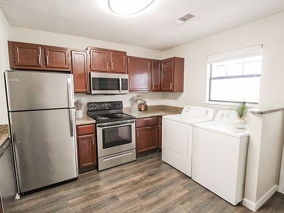 2nd image of 235 Vista Cir APT 7
