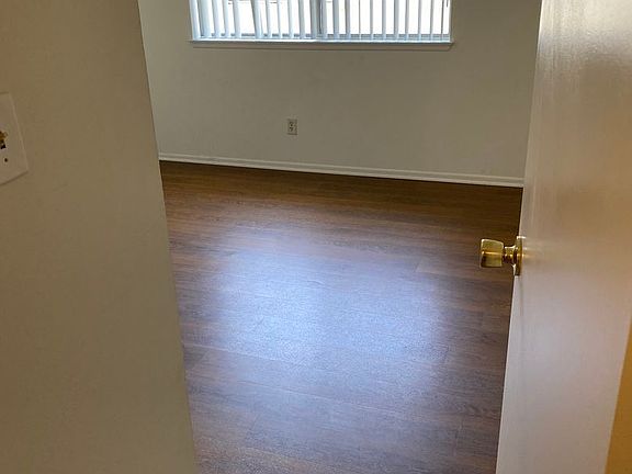 4th image of 2680 N Anchor Ave