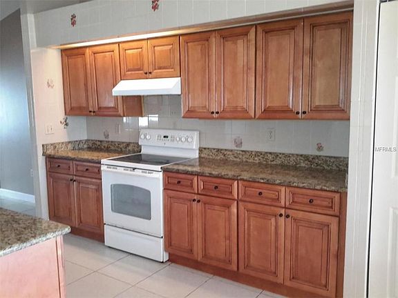 3rd image of 2950 Pineridge Cir