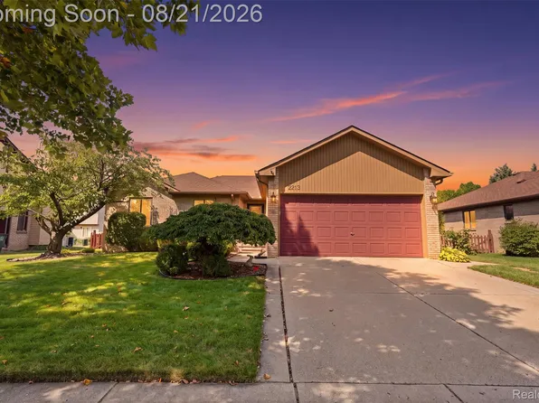 2213 Prescott Dr, Troy, MI 48083