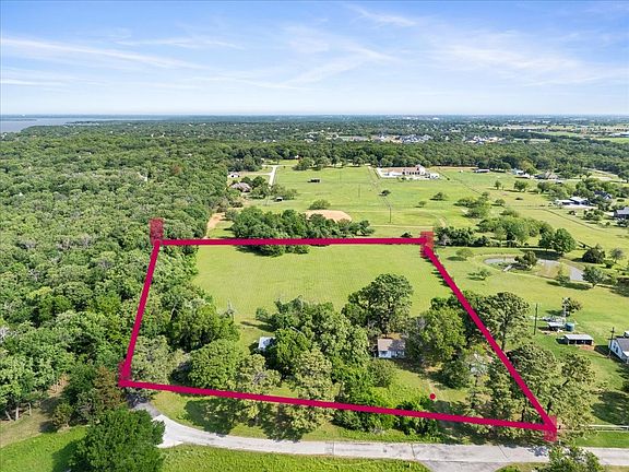 2nd image of 800 Fox Hollow Ln