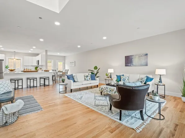 71 Driftwood Cir #27, Sandown, NH 03873