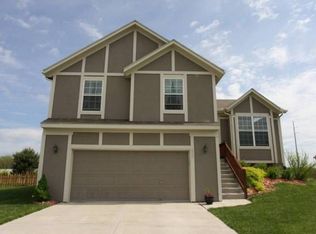 855 N Sycamore Ct, Gardner, KS 66030