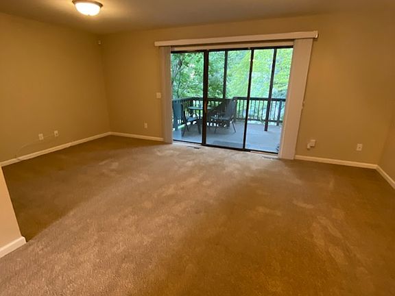 5th image of 903 13th St W #1
