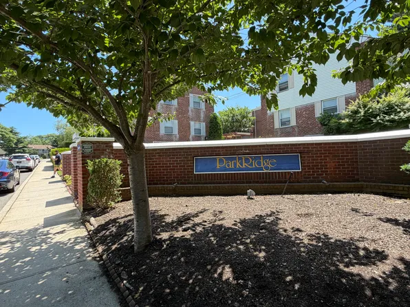68-33 Cloverdale Ln #6833, Oakland Gardens, NY 11364