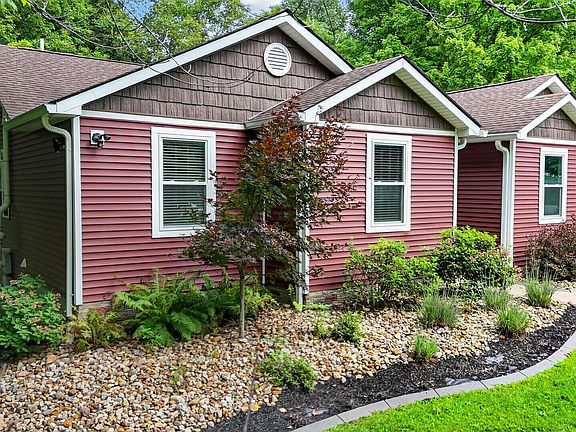 2nd image of 365 Valleybrook Cir