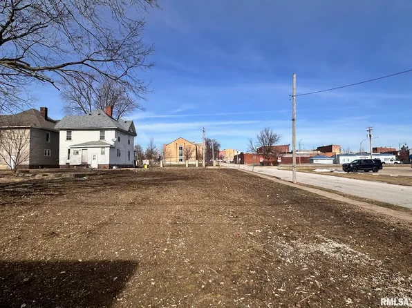 203 W Beecher Ave, Jacksonville, IL 62650