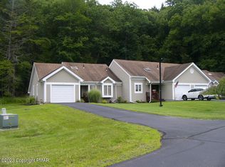 119 Duck Hollow Cir, Stroudsburg, PA 18360