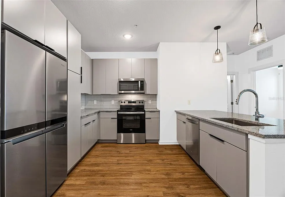 2 bed, 2.0 bath, 1090 sqft, $2,279 — Photo 4
