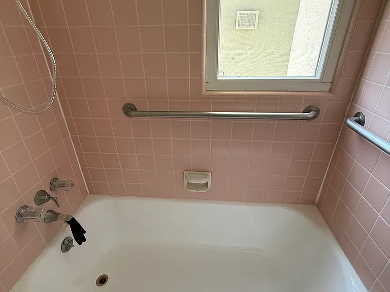1670 Amberwood Dr #B — Photo 15