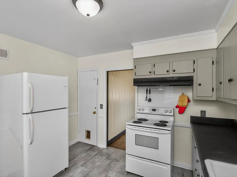 218 Cumberland Cir #1 — Photo 3