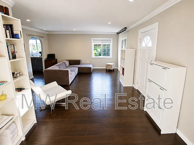1510 N Benton Way — Photo 7
