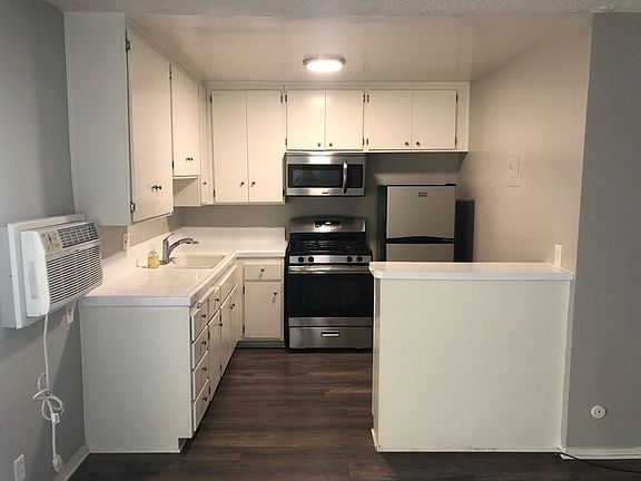 5th image of 1825 N Cherokee Ave #213