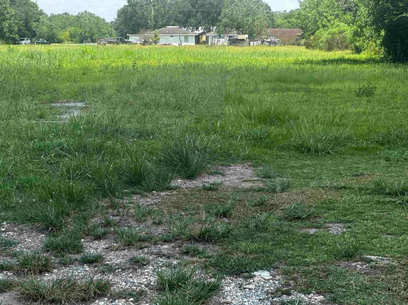 1615 Amelia St, Beaumont, TX 77707