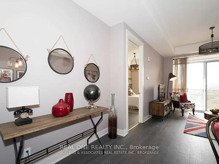 150 Main St W #1004 — Photo 3