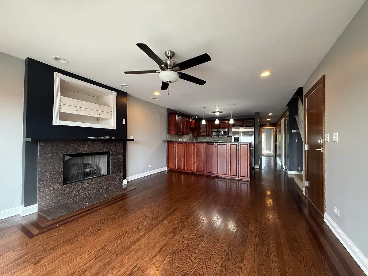 Building Photo - 5658 W 63rd St #3W
