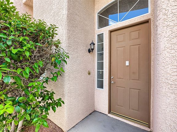 4th image of 9641 Emeraude Ave