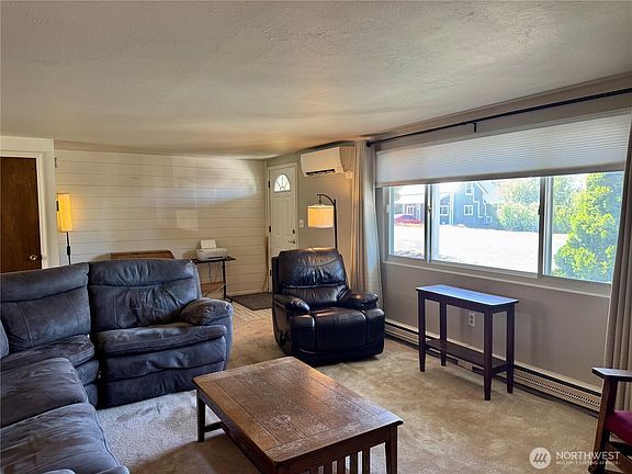 3rd image of 203 NE Cliff Avenue