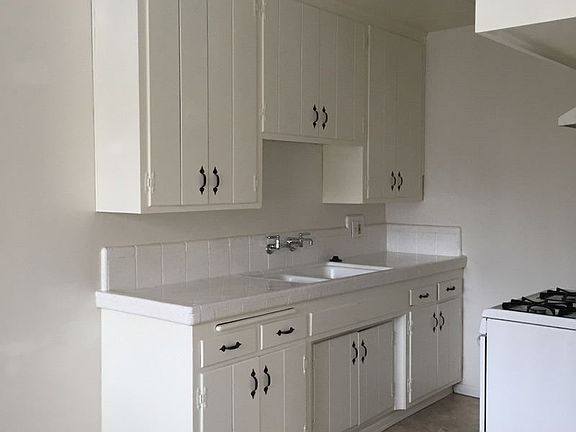 4th image of 2854 A St