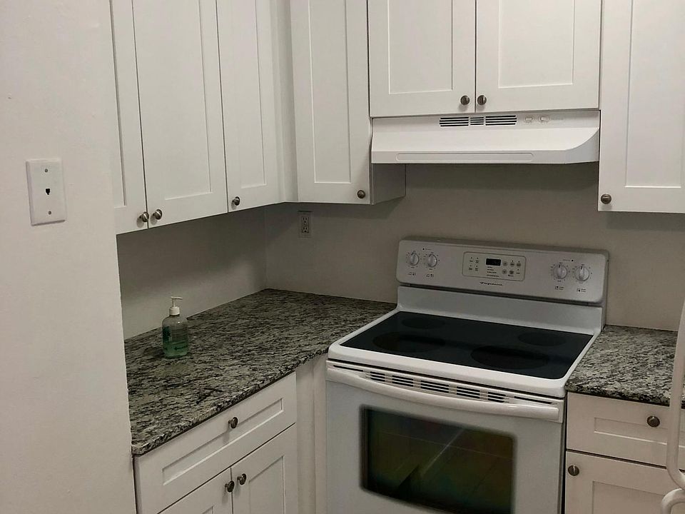 1st image of 304 SE 9th Ave