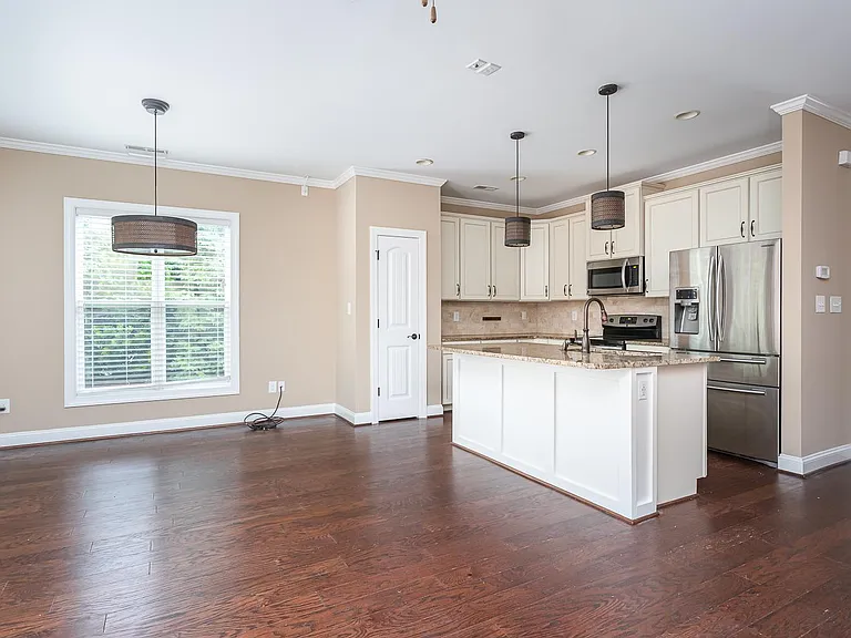2123 Scarlet Maple Dr — Photo 10