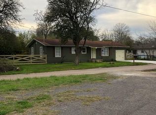 712 S Erkel Ave, Seguin, TX 78155