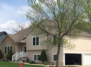 1130 SE Scenic Dr, Blue Springs, MO 64014