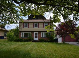28 Wheatfield Dr, Rochester, NY 14616