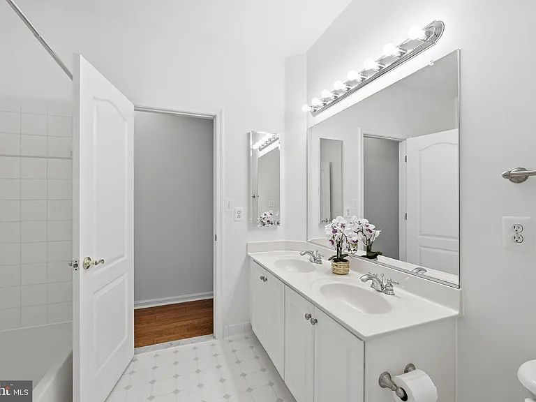 21817 Wingfoot Ct — Photo 32